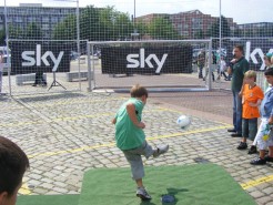 Das 5x2 Meter Tor mit Sky-Branding