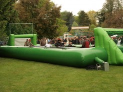 Bei jedem Fest ist der Menschenkicker ein eyecatcher und ein Garant für Spielspaß bis zehn Personen